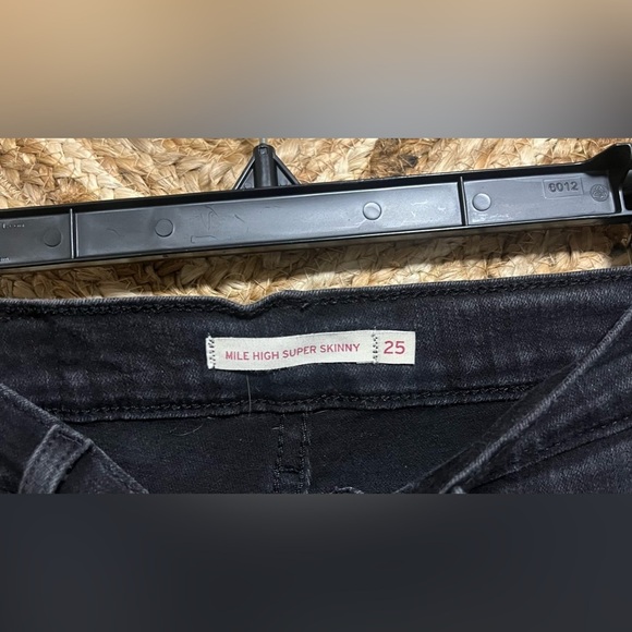 Levi's Women's Mile High Super Skinny Jeans,Black,Distressed,Ripped,Size 25 - Picture 3 of 9